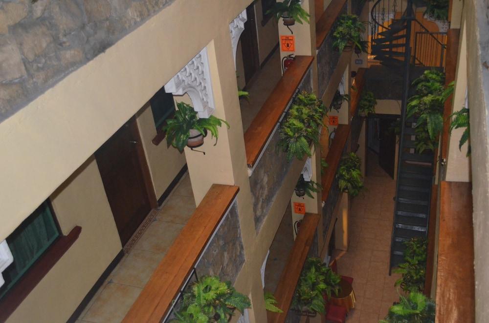Saint Illian'S Inn Makati Макати Экстерьер фото