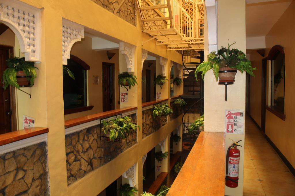 Saint Illian'S Inn Makati Макати Экстерьер фото
