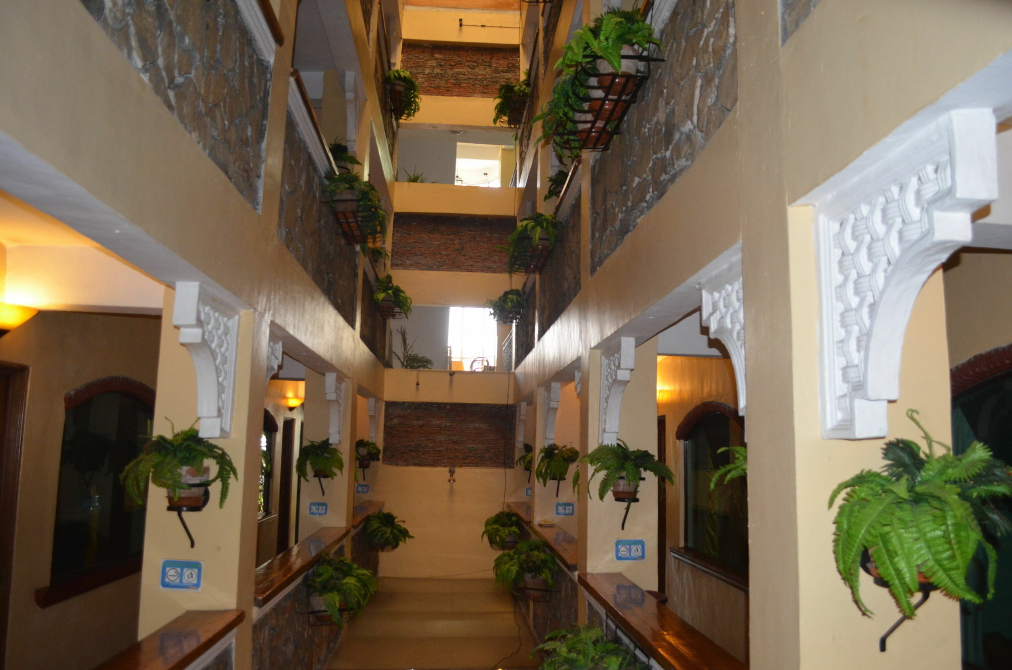 Saint Illian'S Inn Makati Макати Экстерьер фото
